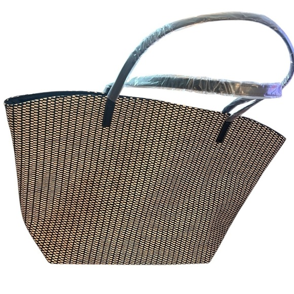 Saks Fifth Avenue Black/Beige Honeycomb Stitch Large Tote Bag - New Without Tags - Picture 4 of 7